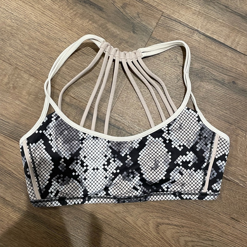 Lululemon sports bra sz 4